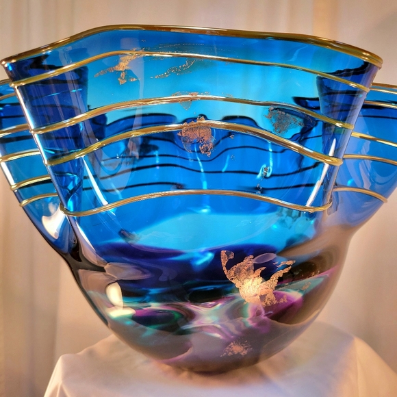 Scott & Laura Curry PNW Art Glass Blue/Gold Large Ruffled Handkerchief Bowl 2002 - Picture 10 of 10